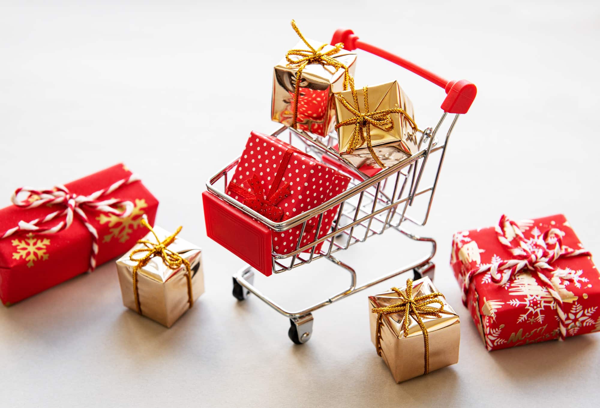 Shopping cart with gift boxes