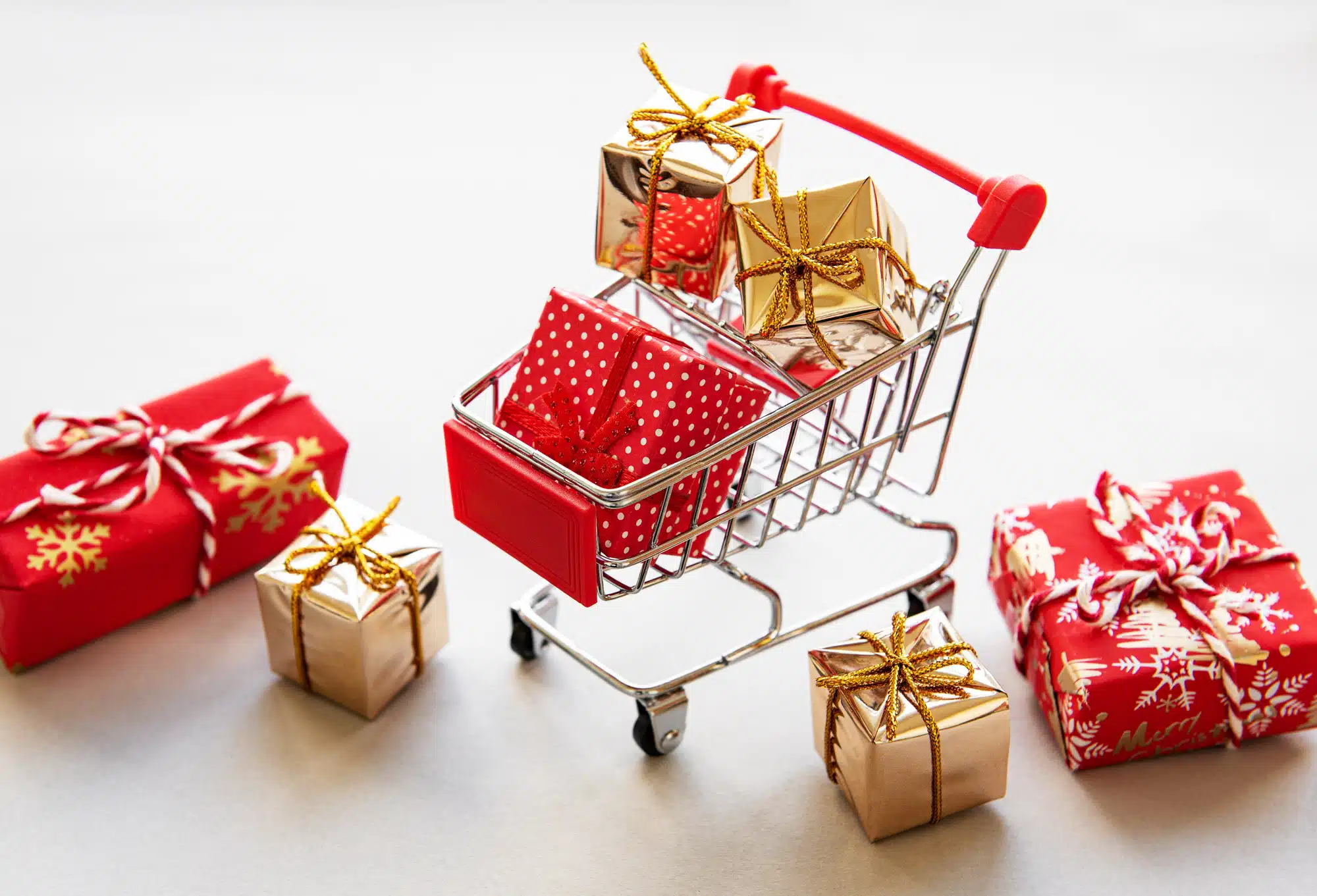 Shopping cart with gift boxes