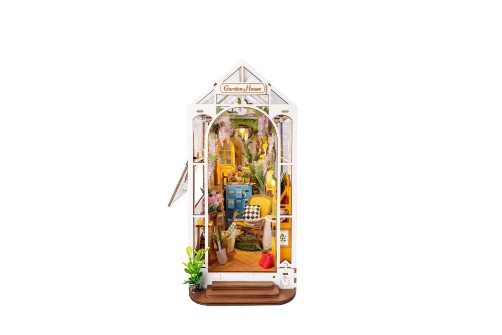 Rolife Holiday Garden House DIY Book Nook Kit TGB06