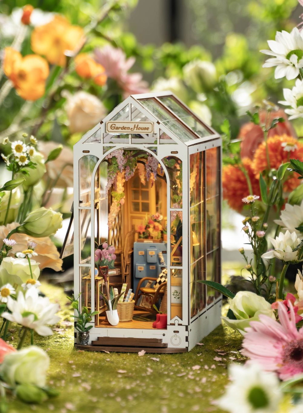 Garden House (Eight-Language Instruction)