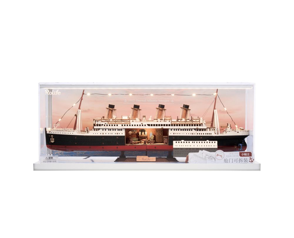1912 ·Eternal Atlantic Voyager Display Showcase