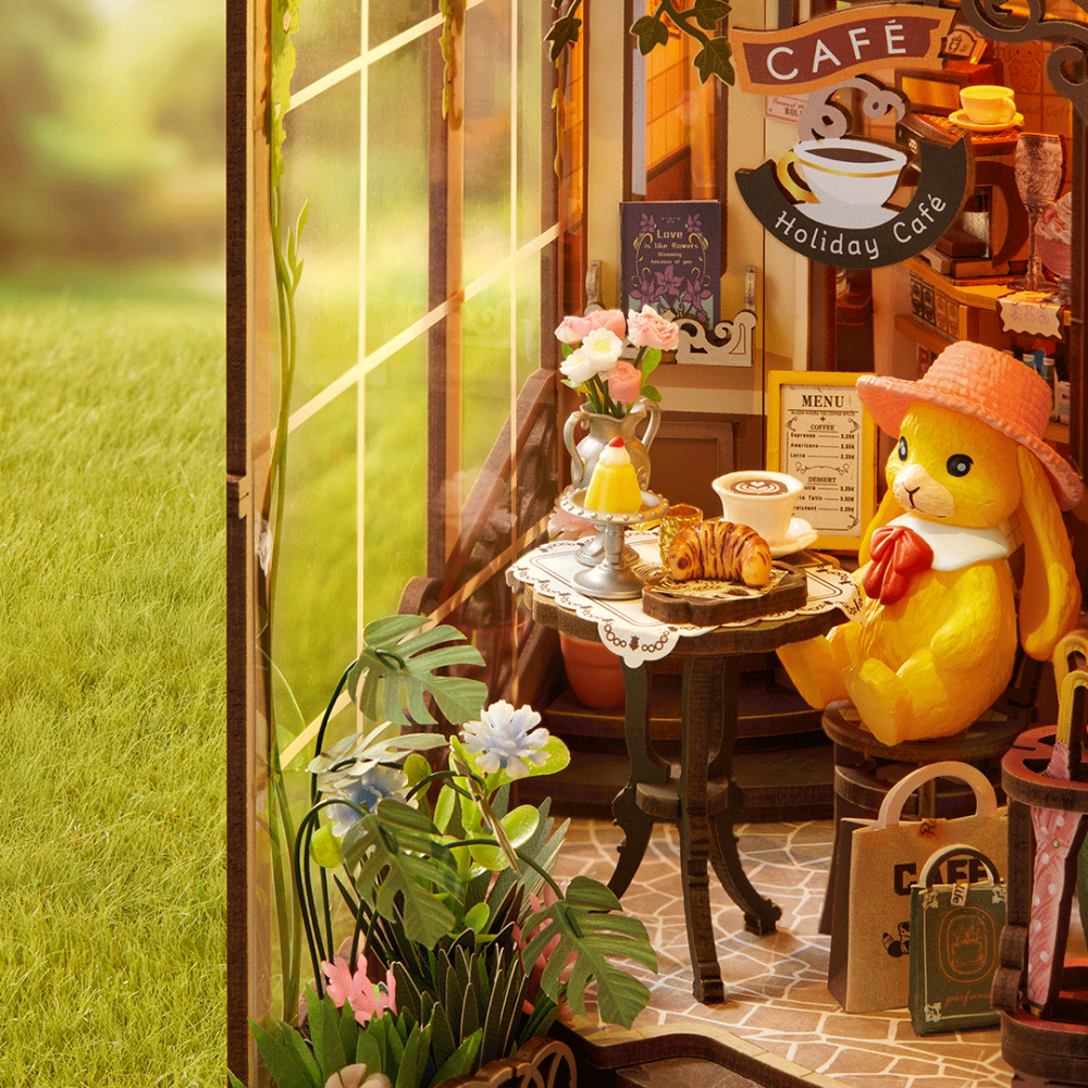 TGB15-5 Holiday Café