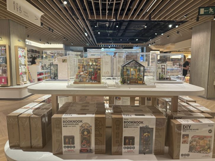 robotime Partner Stores wooden puzzle and diy miniature house