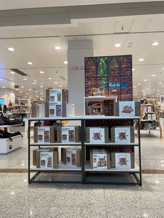 robotime Partner Stores wooden puzzle and diy miniature house