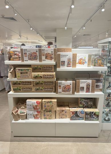 robotime Partner Stores wooden puzzle and diy miniature house